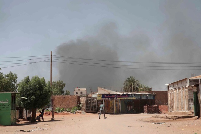 Sudan crisis: Warring generals fight on after failing to reach truce